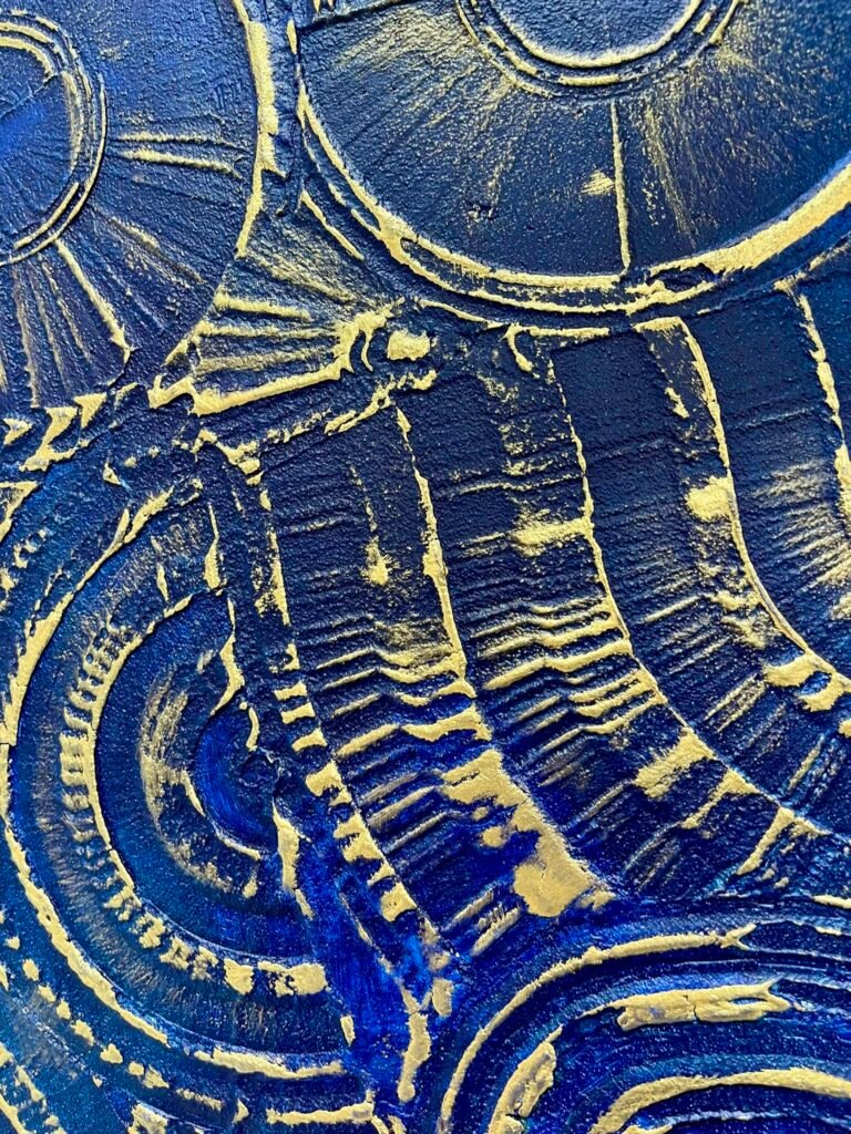 Luxe, ambachtelijke afwerkingen met diepte, textuur en karakter. We werken waar mogelijk met