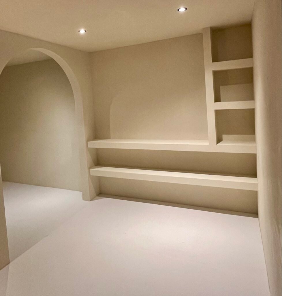 foto van minerale wanden en vloer badkamer duurzaam